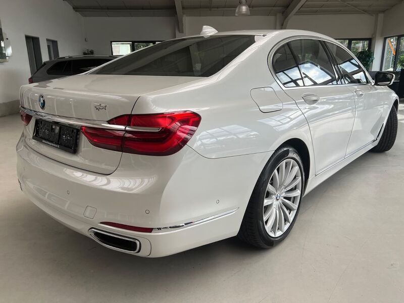 Second-hand BMW 750 400 CP (294 kW) 2017 Alb Berlinǎ