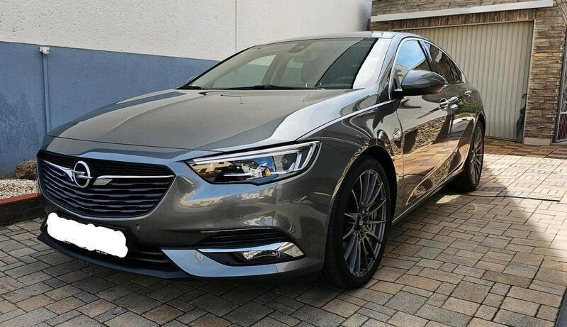 Grau Gebraucht 2018 Opel Insignia Dynamic Limousine | 13.650 € (Fairer Preis) - Bild 1/4