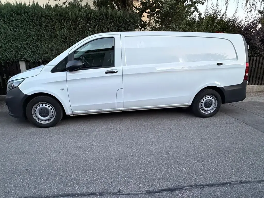Gebraucht Mercedes Vito 163 PS (119 kW) 2021 Weiß Van