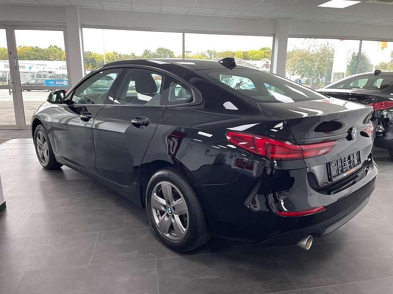 Gebraucht BMW 218 Advantage 136 PS (100 kW) 2023 Schwarz ii/bonnet fluid black Limousine