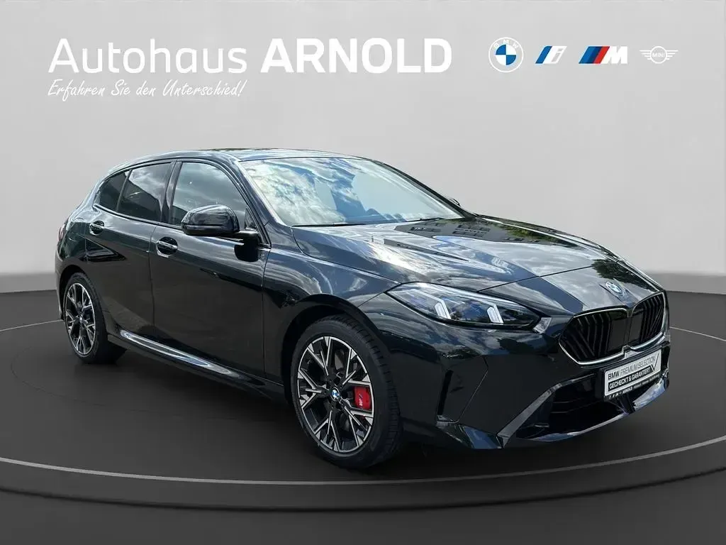 Gebraucht BMW 120 M Sport 163 PS (119 kW) 2026 Saphirschwarz Kleinwagen