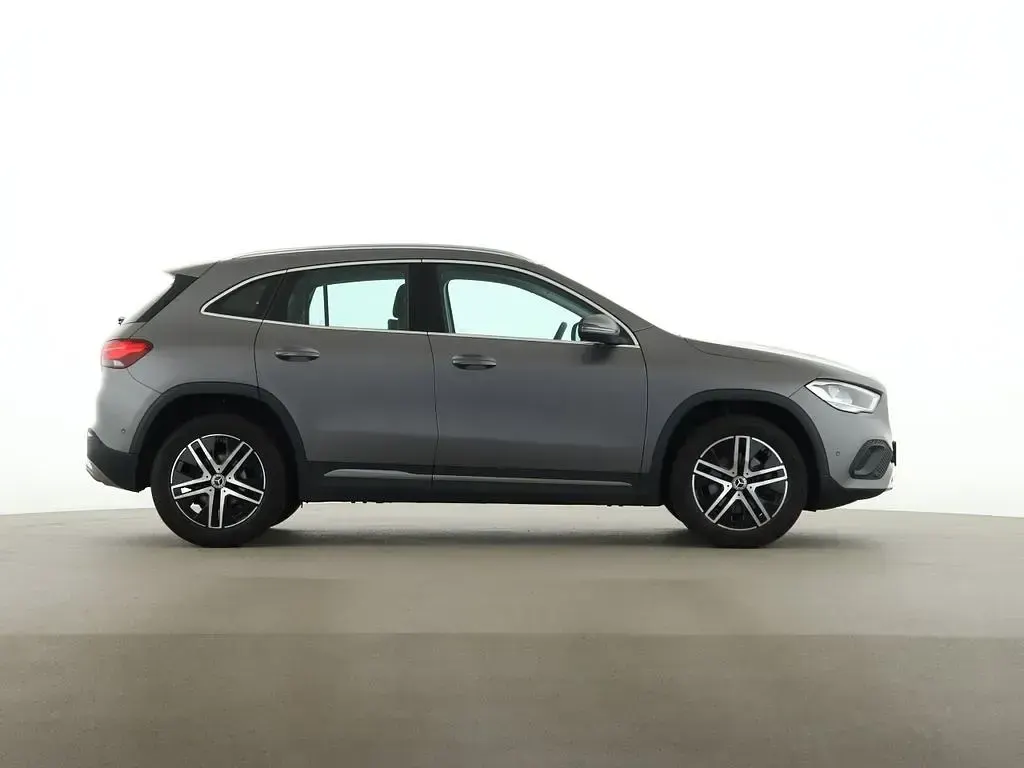 Gebraucht Mercedes GLA200 Progressive 163 PS (119 kW) 2022 Grau SUV