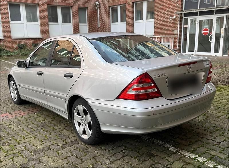 Gebraucht Mercedes C220 150 PS (110 kW) 2004 Silber Limousine
