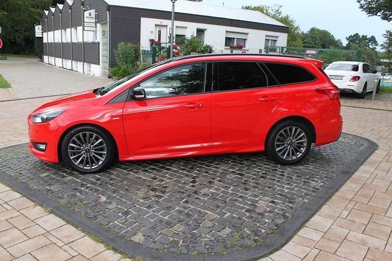 Gebraucht Ford Focus ST-Line 182 PS (133 kW) 2018 Rot Kombi