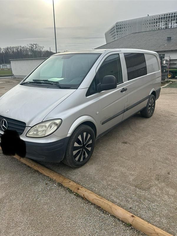 Grau Gebraucht 2008 Mercedes Vito Van / Kleinbus | 2.700 € - Bild 1/4