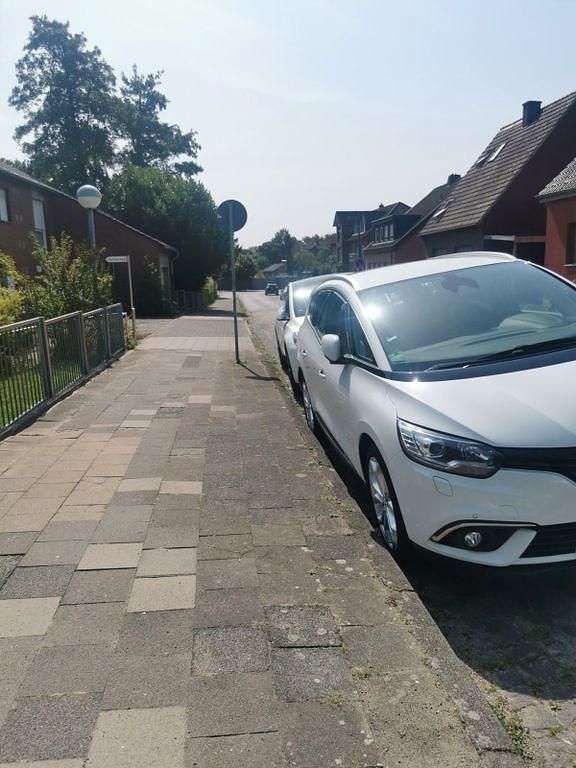 Weiß Gebraucht 2017 Renault Grand Scénic IV Van / Kleinbus | 11.000 € - Bild 1/4