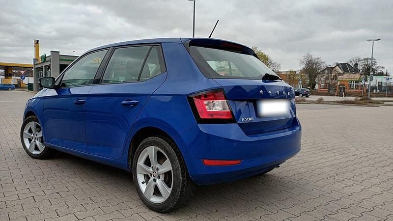 Gebraucht Skoda Fabia Active 60 PS (44 kW) 2019 Blau Kleinwagen