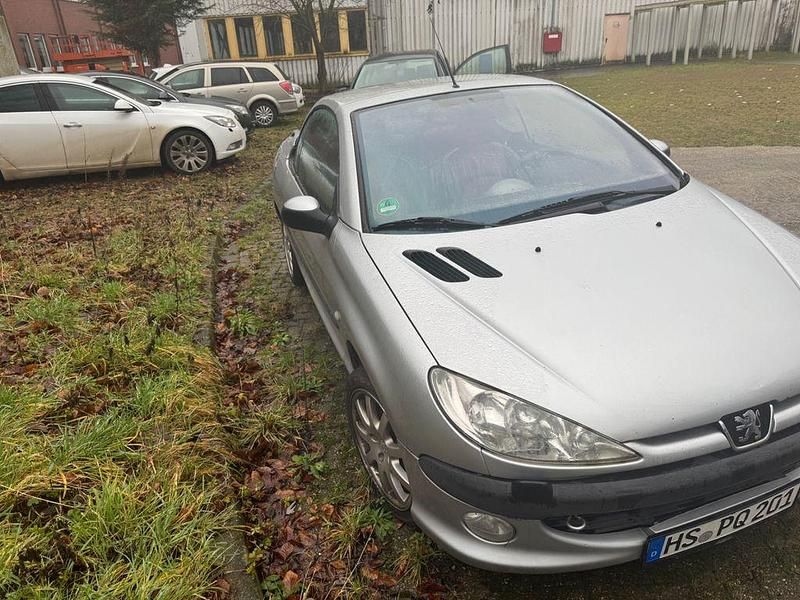 Gebraucht Peugeot 206 CC 136 PS (100 kW) 2001 Silber Cabrio