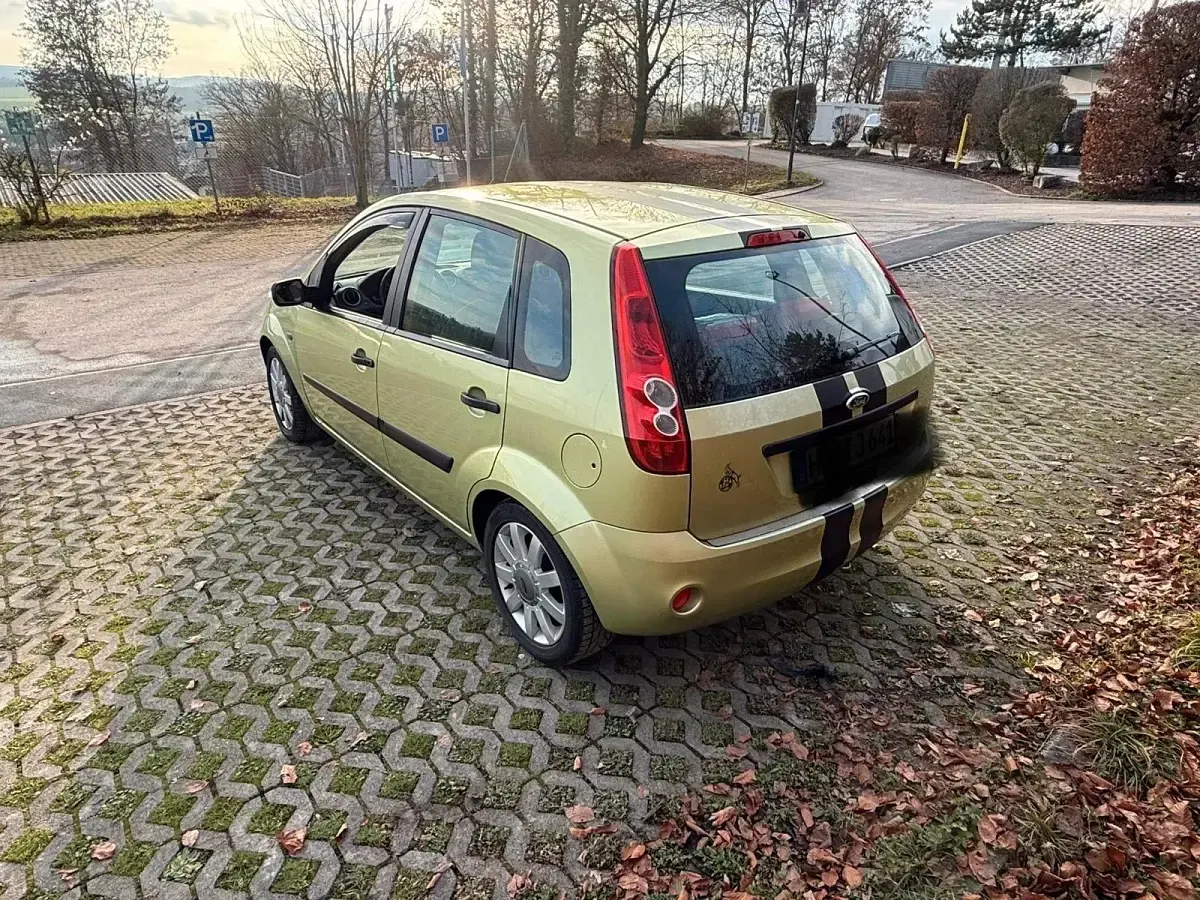 Gebraucht Ford Fiesta Style 69 PS (50 kW) 2007 Gelb Kleinwagen