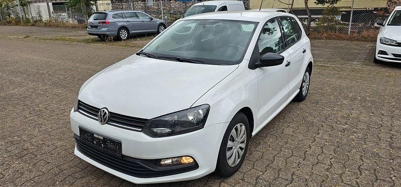 Weiß Gebraucht 2017 VW Polo Trendline Limousine | 6.290 € (Guter Preis) - Bild 1/4