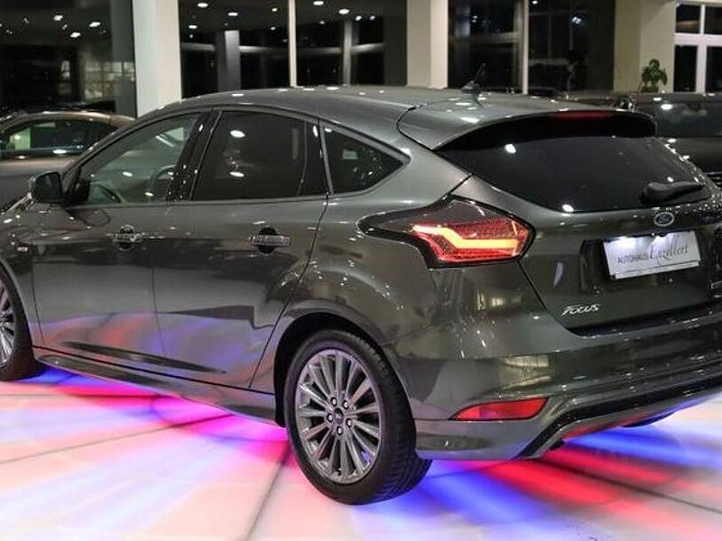 Usata Ford Focus ST-Line 101 CV (74 kW) 2017 Grigio Berlina