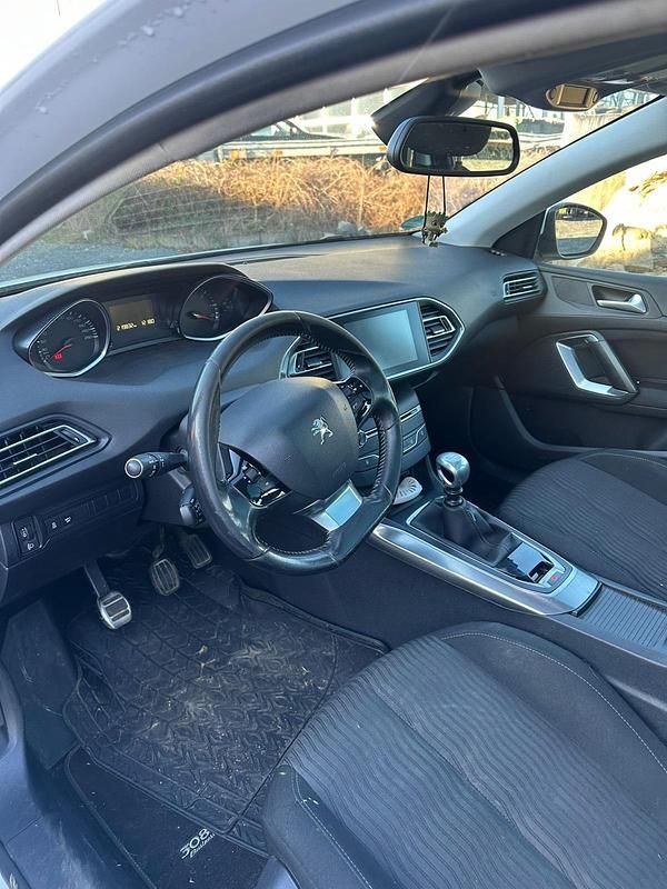 Gebraucht Peugeot 308 150 PS (110 kW) 2014 Weiß Kombi