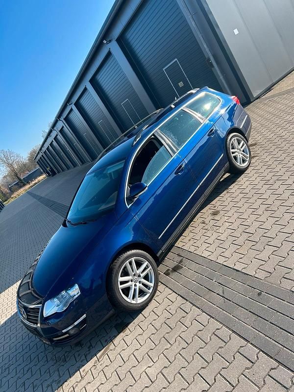 Gebraucht VW Passat 140 PS (102 kW) 2009 Blau Kombi