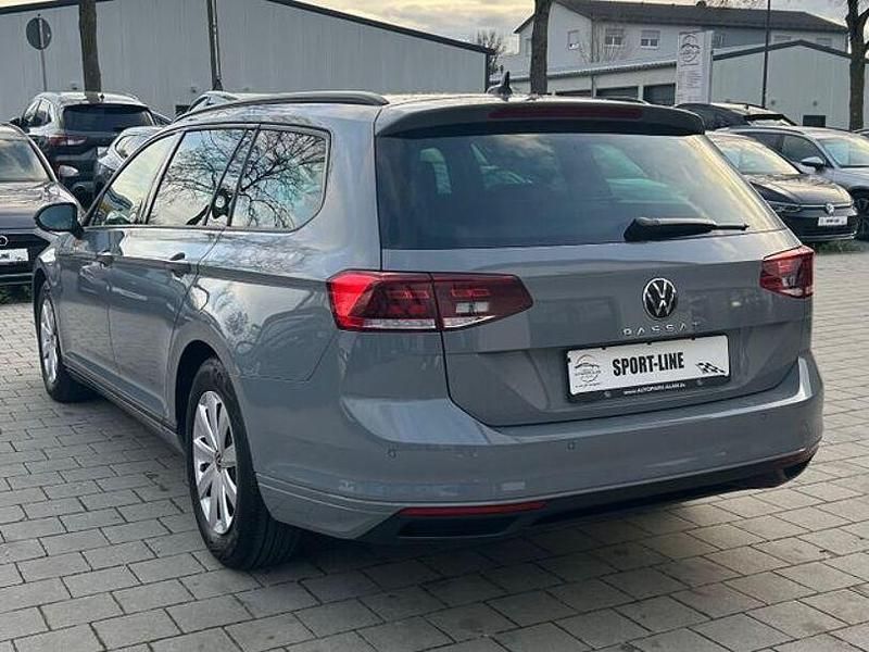 Gebraucht VW Passat 150 PS (110 kW) 2023 Mondsteingrau Kombi
