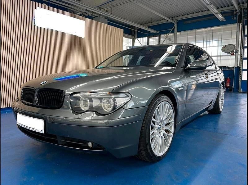 Silber Gebraucht 2004 BMW 745 Limousine | 11.500 € - Bild 1/4