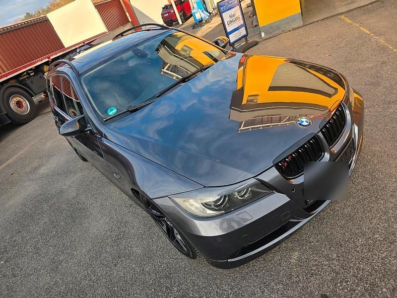 Gebraucht BMW 320 177 PS (130 kW) 2005 Grau Kombi