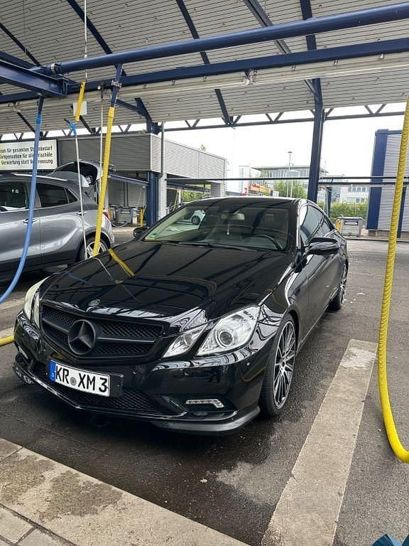 Schwarz Gebraucht 2010 Mercedes E350 Coupé | 11.500 € (Fairer Preis) - Bild 1/4