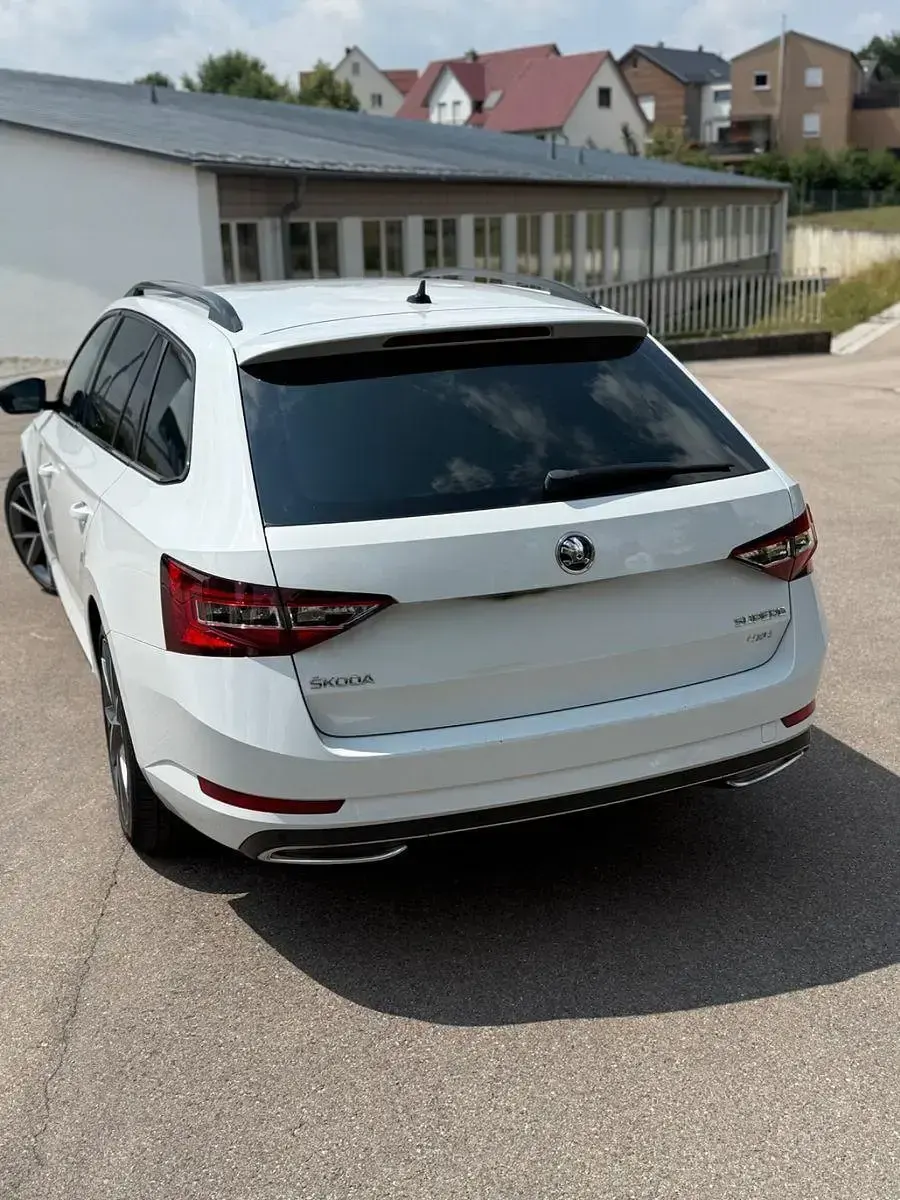 Gebraucht Skoda Superb SportLine 190 PS (139 kW) 2017 Weiß Kombi