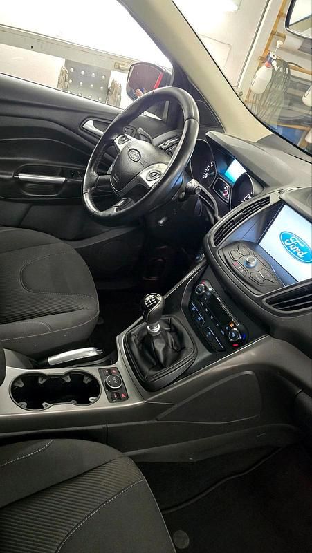 Gebraucht Ford Kuga 150 PS (110 kW) 2016 Grau SUV