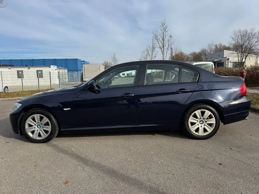 Gebraucht BMW 320 170 PS (125 kW) 2008 Blau Limousine