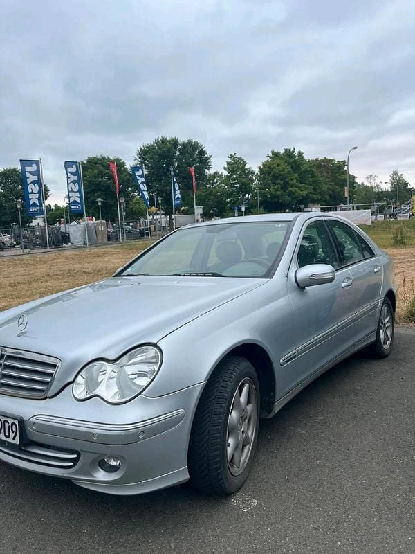 Silber Gebraucht 2006 Mercedes C180 Limousine | 2.499 € (Superpreis) - Bild 1/4