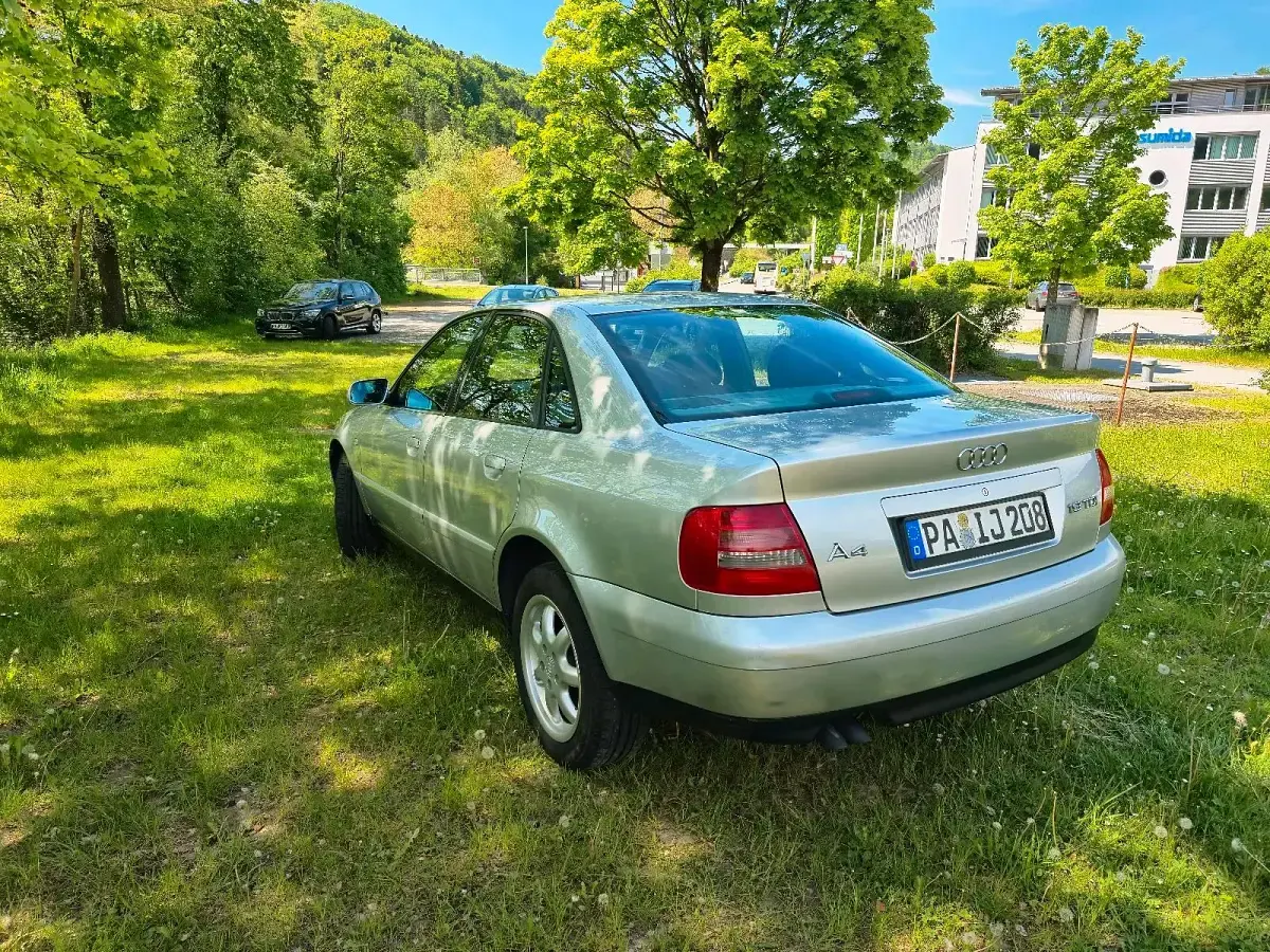 Gebraucht Audi A4 116 PS (85 kW) 2000 Grün Limousine
