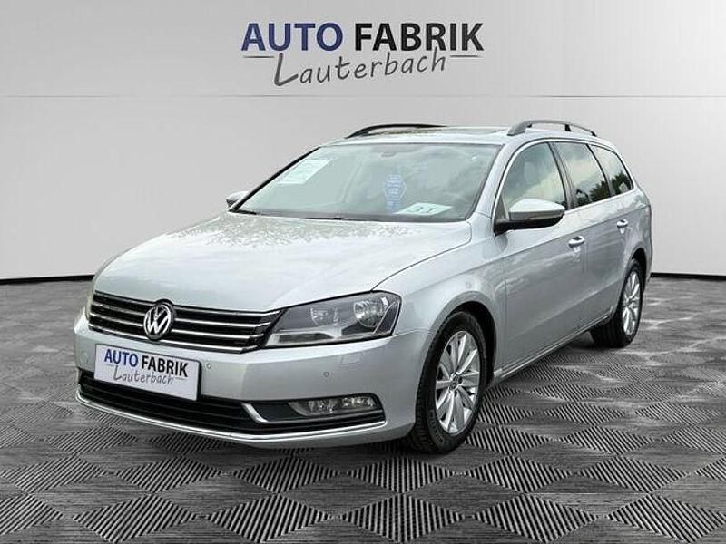 Silber Gebraucht 2011 VW Passat Comfortline Kombi | 6.990 € (Fairer Preis) - Bild 1/4