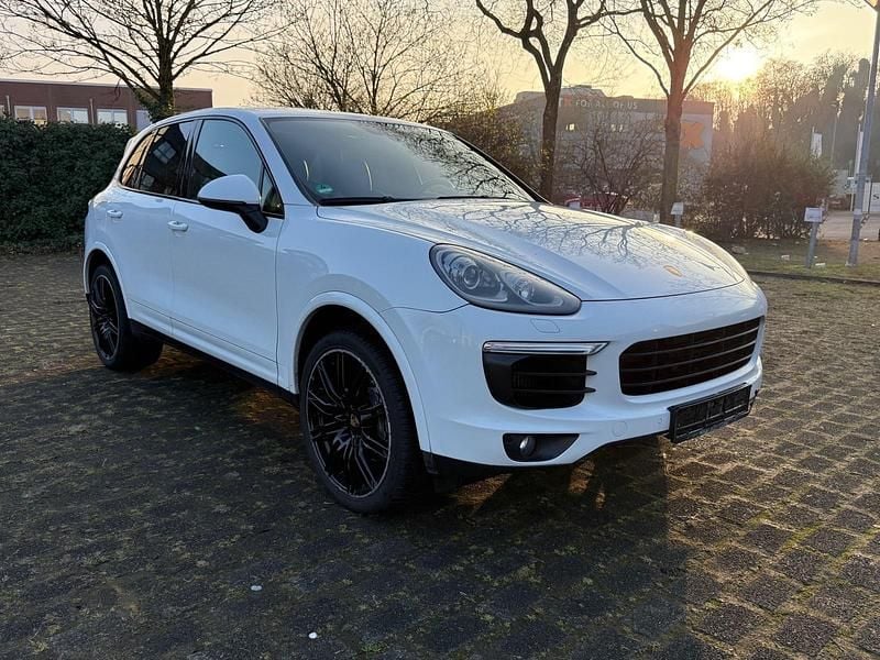 Weiß Gebraucht 2018 Porsche Cayenne Platinum Edition SUV | 27.900 € (Guter Preis) - Bild 1/4