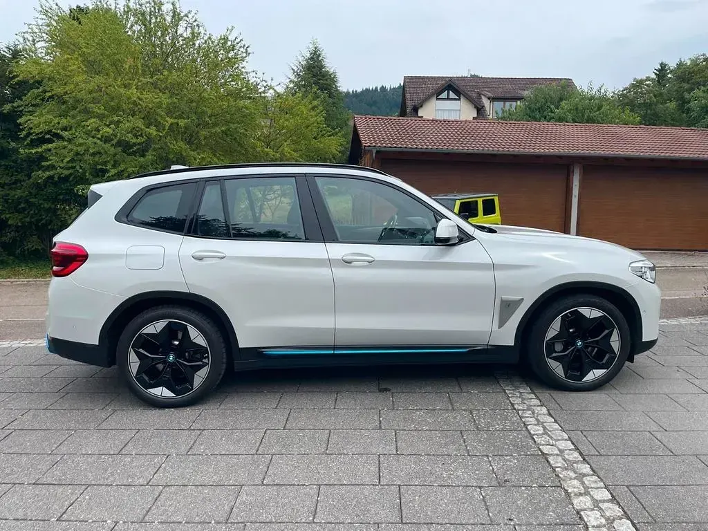 Gebraucht BMW iX3 Sport Line 210 kW (286 PS) 2021 Weiß SUV