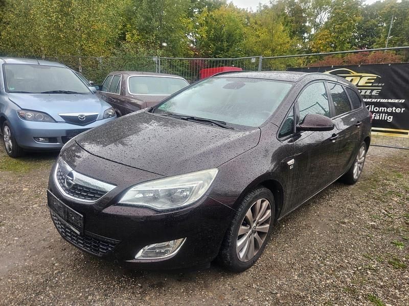 Braun Gebraucht 2012 Opel Astra Kombi | 2.750 € (Guter Preis) - Bild 1/4