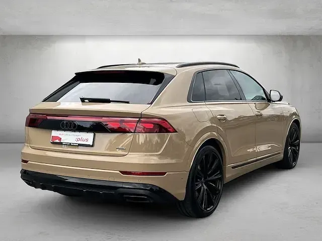 Gebraucht Audi Q8 Ambiente 489 PS (359 kW) 2025 Sakhirgold metallic SUV