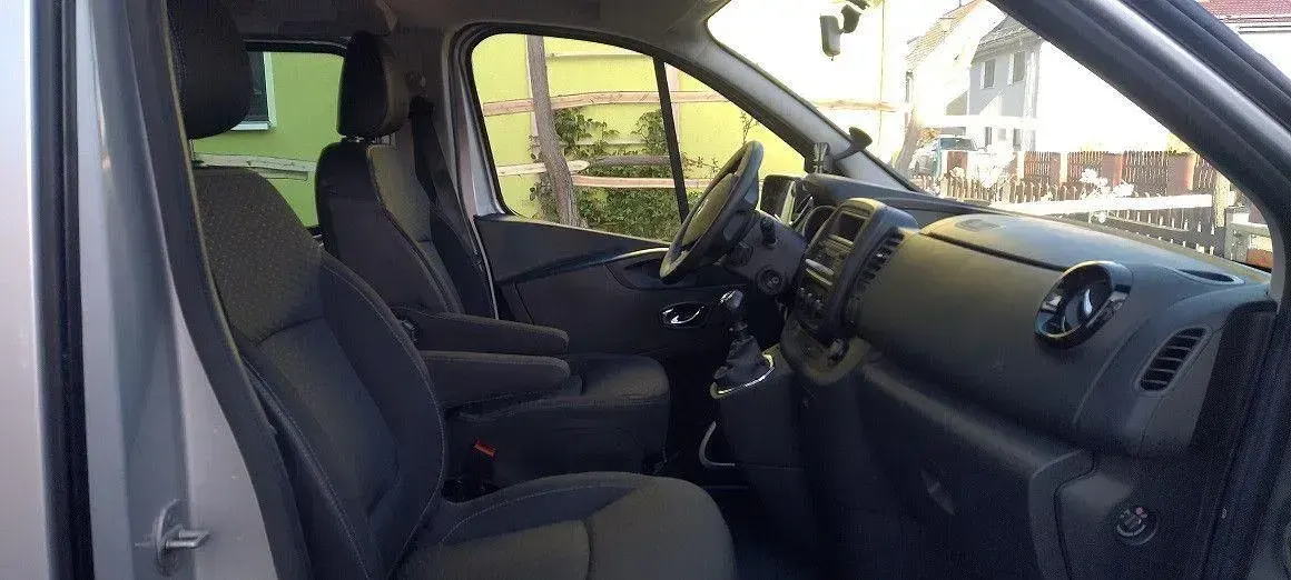 Usata Opel Vivaro 145 CV (106 kW) 2017 Argento Monovolume