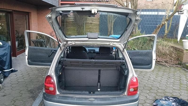 Gebraucht Opel Corsa 45 PS (33 kW) 1997 Silber Kleinwagen
