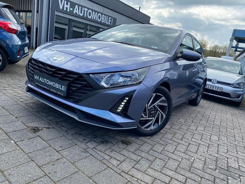 Gebraucht Hyundai i20 101 PS (74 kW) 2024 Rot Kleinwagen