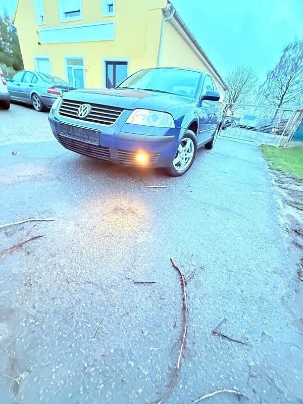 Blau Gebraucht 2003 VW Passat Limousine | 1.200 € (Guter Preis) - Bild 1/4