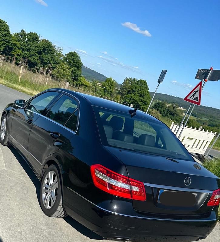 Gebraucht Mercedes E200 Avantgarde 136 PS (100 kW) 2012 Schwarz Limousine