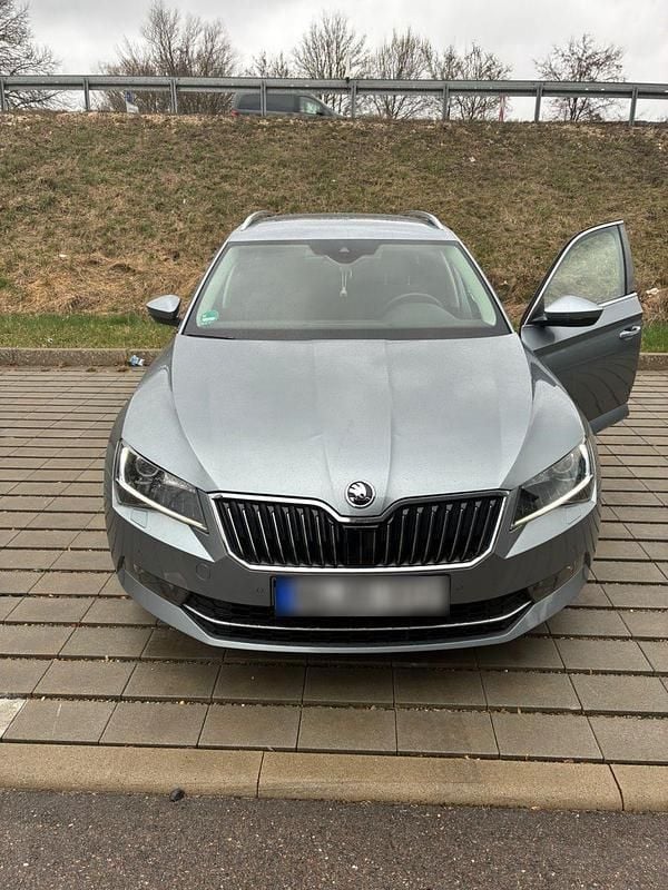 Gebraucht Skoda Superb Style 190 PS (139 kW) 2019 Silber Kombi