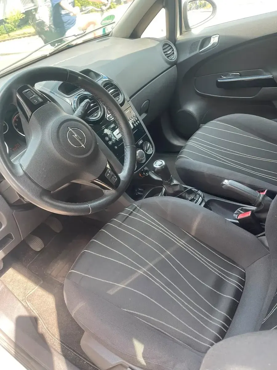 Gebraucht Opel Corsa 87 PS (63 kW) 2010 Silber Kleinwagen