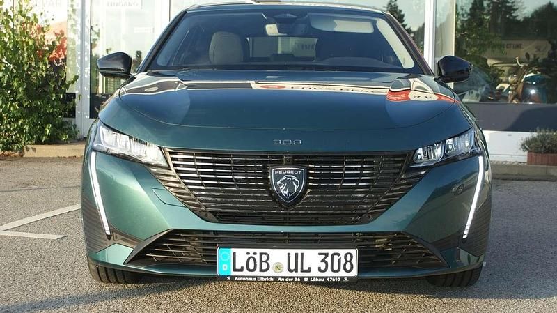 Grün Gebraucht 2023 Peugeot 308 Allure Kombi | 29.500 € (Teuer) - Bild 1/4
