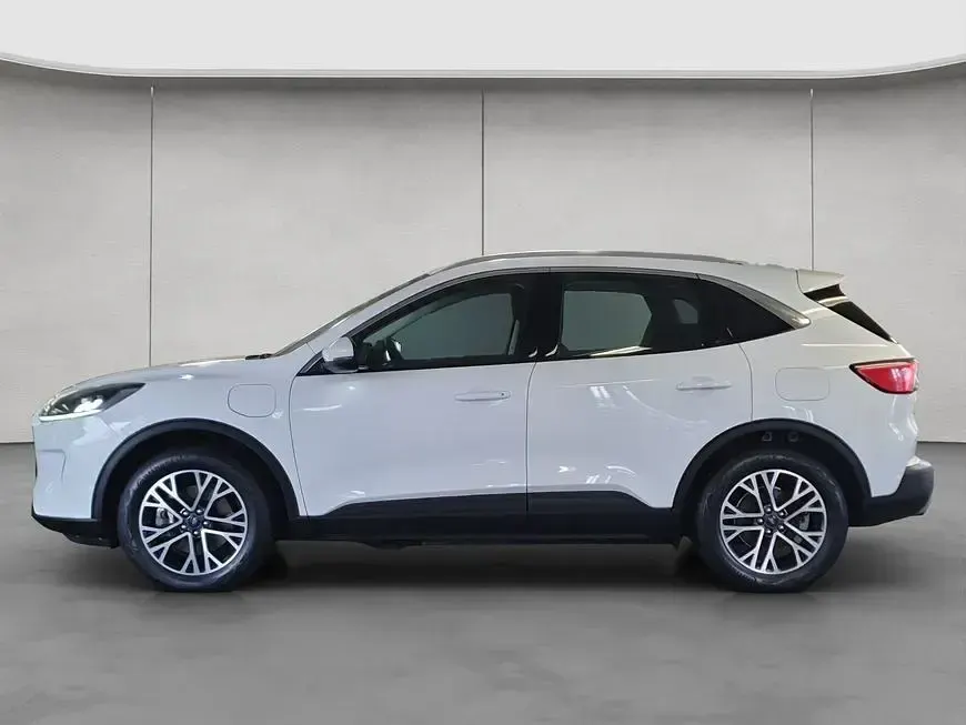 Gebraucht Ford Kuga Titanium 152 PS (111 kW) 2021 Frostweiß SUV