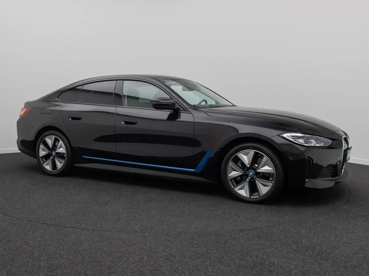 Gebraucht BMW i4 Efficient Dynamics 250 kW (340 PS) 2022 Saphirschwarz475 Limousine