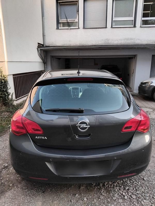 Gebraucht Opel Astra 115 PS (84 kW) 2010 Grau Kleinwagen