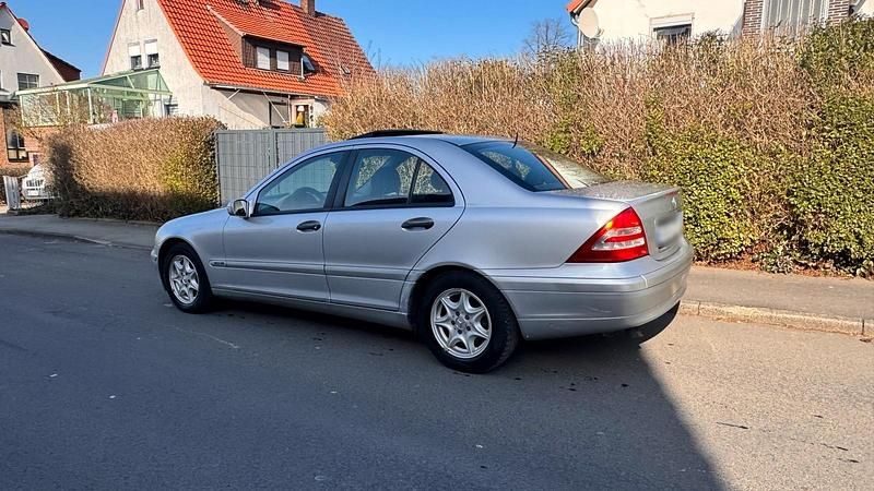 Gebraucht Mercedes C220 150 PS (110 kW) 2004 Grau Limousine