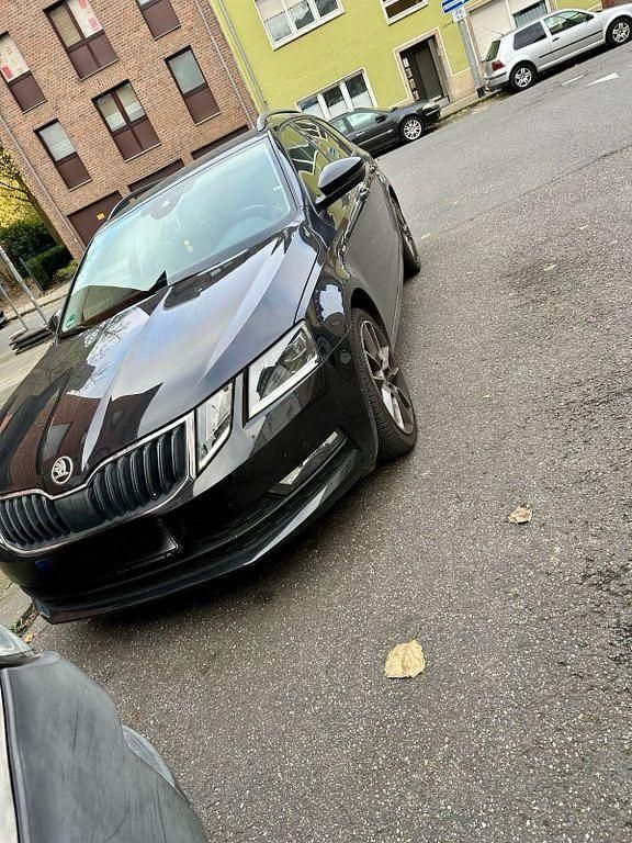 Schwarz Gebraucht 2018 Skoda Octavia Style Kombi | 13.200 € (Fairer Preis) - Bild 1/4