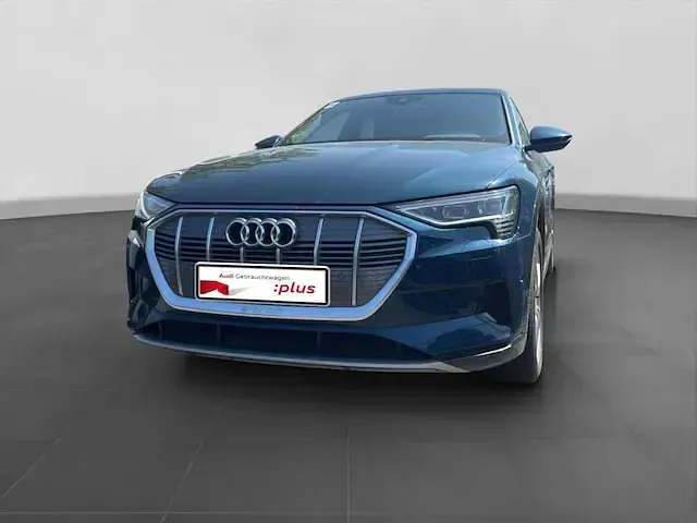 Używany Audi e-tron Advanced Plus 300 kW (408 KM) 2023 Niebieski SUV