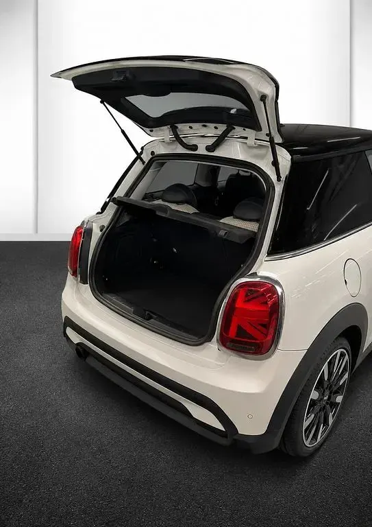 Gebraucht Mini Cooper Classic 136 PS (100 kW) 2021 Weiß Kleinwagen