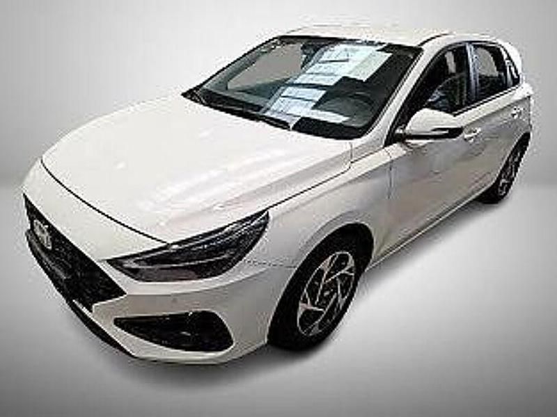 Weiß Gebraucht 2024 Hyundai i30 Style Limousine | 17.749 € (Superpreis) - Bild 1/4