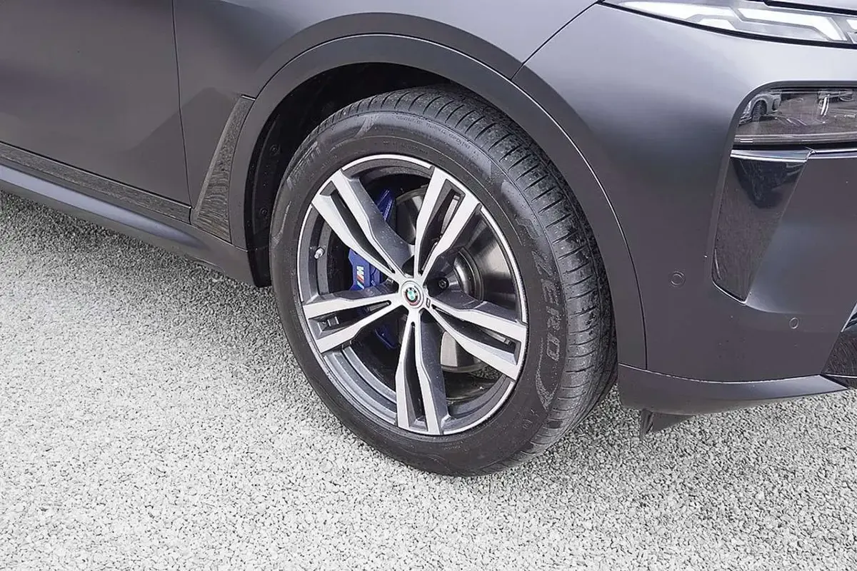 Gebraucht BMW X7 M Sport 530 PS (389 kW) 2023 Sonderlackierung SUV