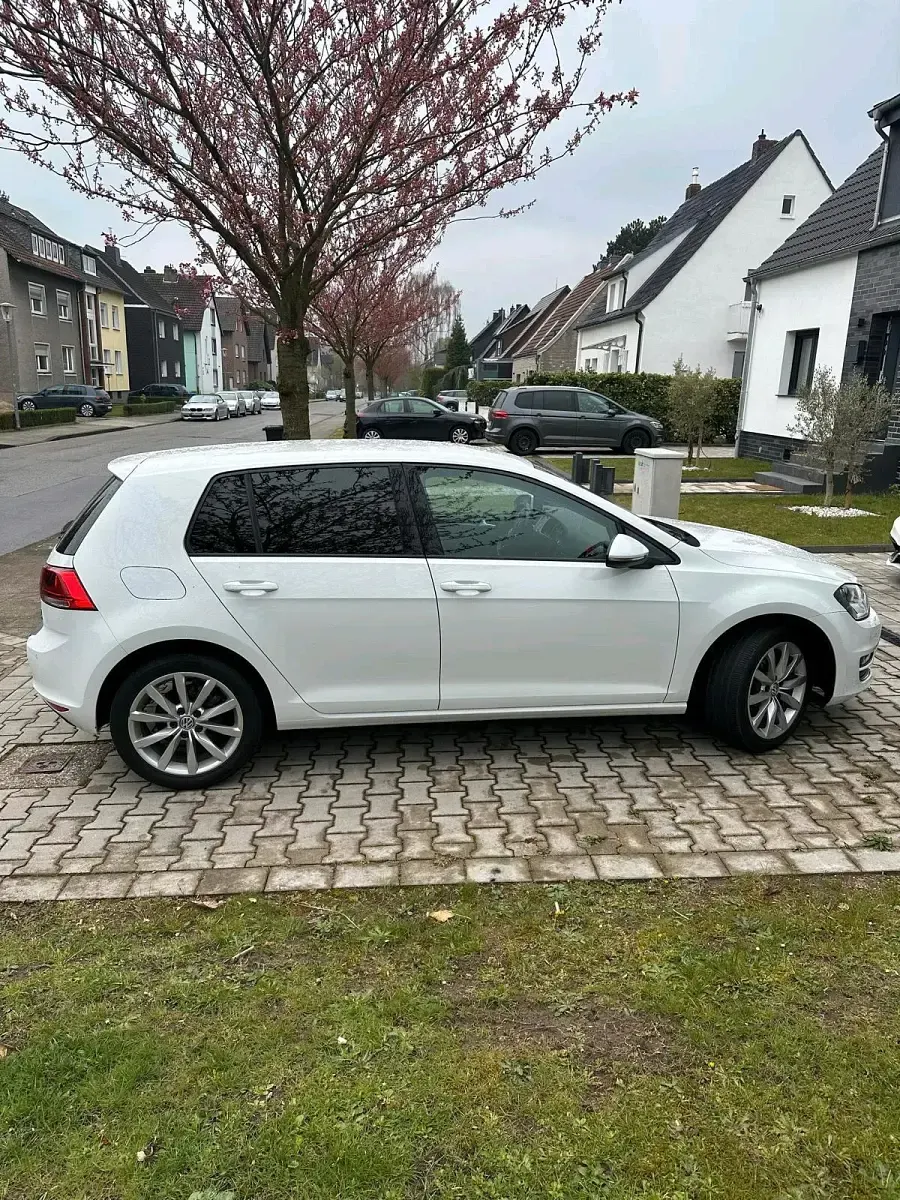 Gebraucht VW Golf VII 105 PS (77 kW) 2015 Weiß Limousine