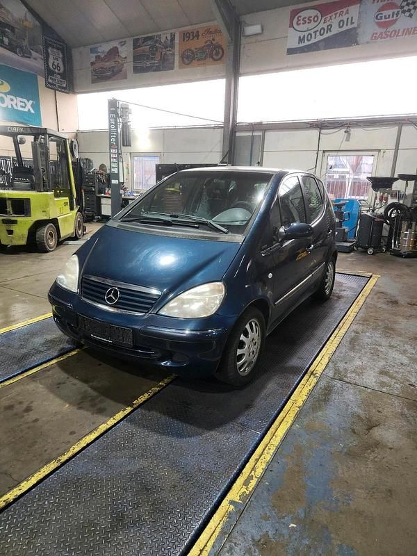 Blau Gebraucht 2002 Mercedes A160 Kleinwagen | 1.300 € (Guter Preis) - Bild 1/4